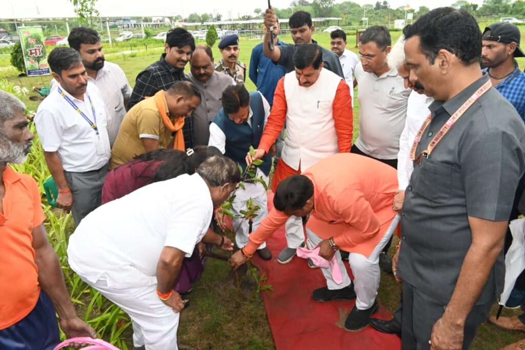 सत्संग में मची भगदड़ में 121 लोगों की मौत के मामले में अब तक छह लोगों को किया गिरफ्तार