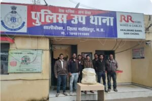 Salichauka police seize 6 cartons of illegal liquor worth ₹24,000 and file a case against four individuals.