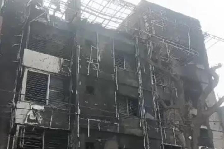 Fire breaks out in a restaurant in Katni, showing flames and emergency response efforts