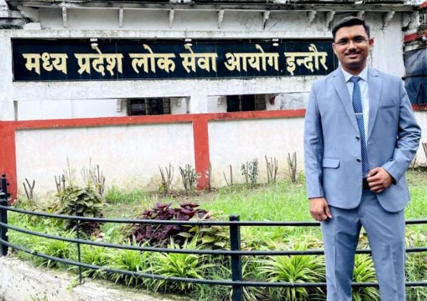 Vishal Singh from Katni celebrates his selection in the Madhya Pradesh Public Service Commission (MPPSC) exam.