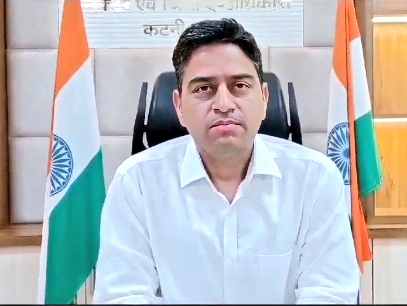 Katni Collector Dilip Kumar Yadav delivering Republic Day greetings and emphasizing public welfare