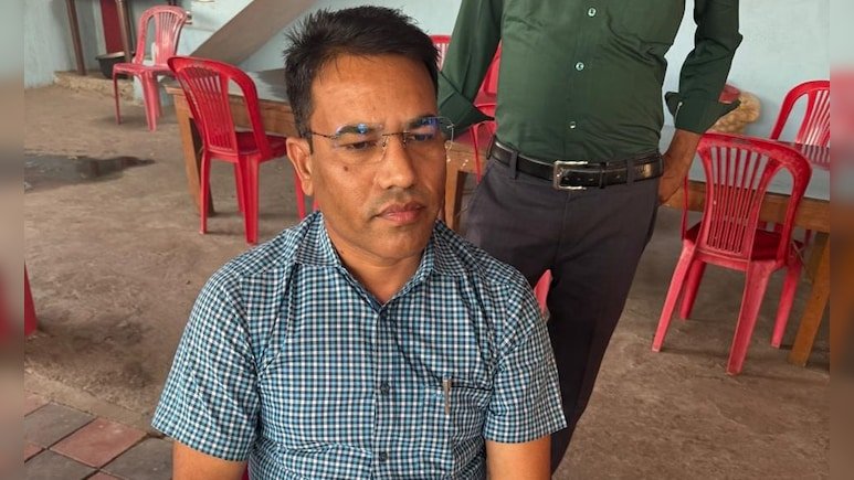 Electricity Department officer caught red-handed taking a ₹25,000 bribe in Sonkatch by Ujjain Lokayukta.