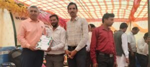 Principal Secretary Gulshan Bamra reviewing Saksham Program activities with students in Dindori village, Madhya Pradesh.