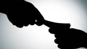 Shivpuri Patwari caught accepting bribe during Lokayukta raid.