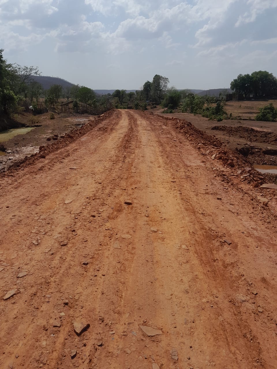 Angry villagers protest fake labor records in Jamunia road construction scam, Patera