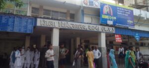 Patients waiting at Katni District Hospital due to absence of doctors during OPD hours