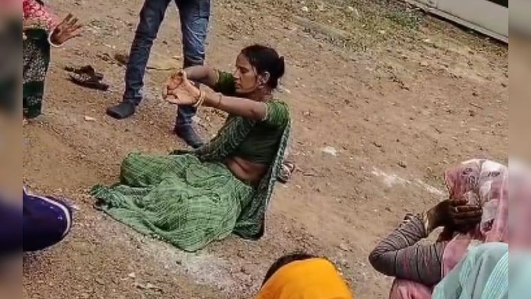 Family performing superstition ritual inside Shivpuri Medical College premises as doctors remain absent