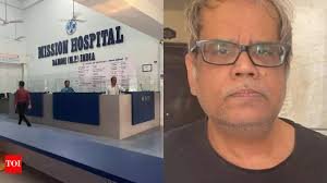 Alleged fake surgeon Narendra Yadav alias N John Cam appearing in Damoh court during remand hearing for medical negligence cases