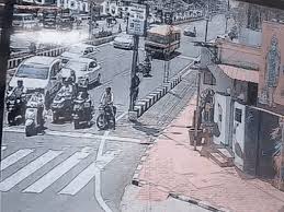 Uncontrolled school bus accident in Bhopal