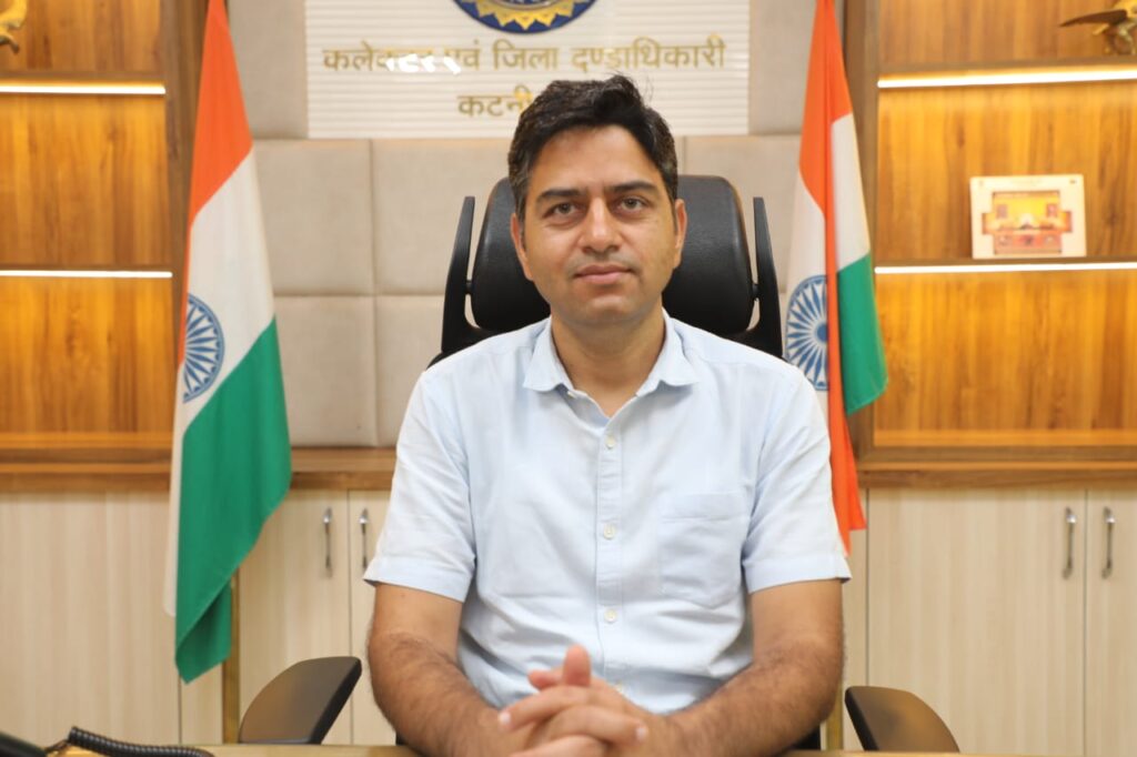 Katni Collector reprimands officials for neglecting water conservation duties at Jal Ganga Mission review meeting