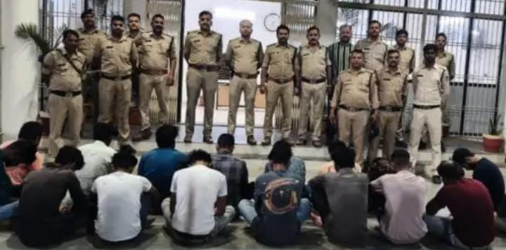 Police personnel during night raid in Katni district arresting criminals and seizing illegal liquor – mp.samwad.com