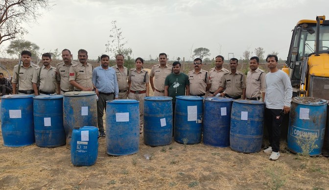 Kolaras police raid uncovers illegal liquor drums buried underground – mpsamwad.com