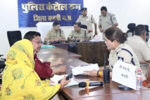 Senior police officers listening to citizens during Katni public hearing | MPSamwad