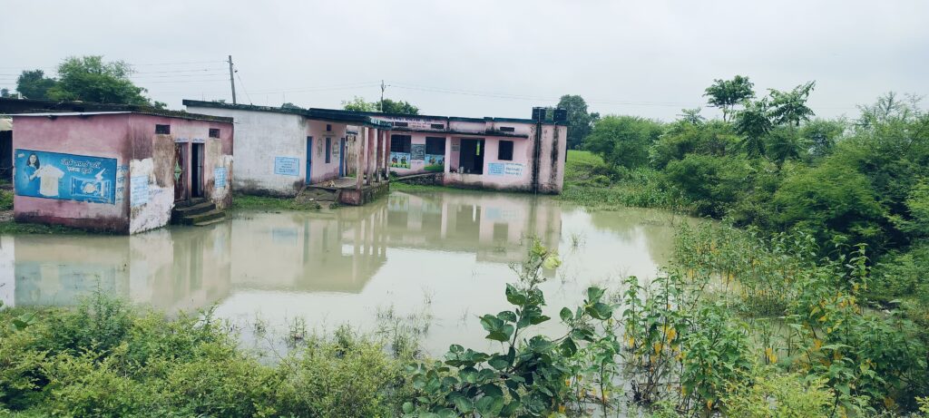 mpsamwad.com Suneti School Waterlogged