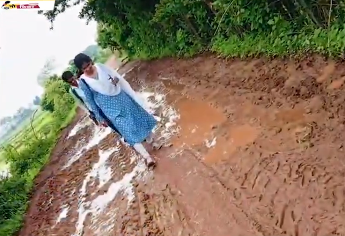 Students walking on muddy road to Sudhi Government School in Katni, MP, due to neglected infrastructure | mpsamwad.com