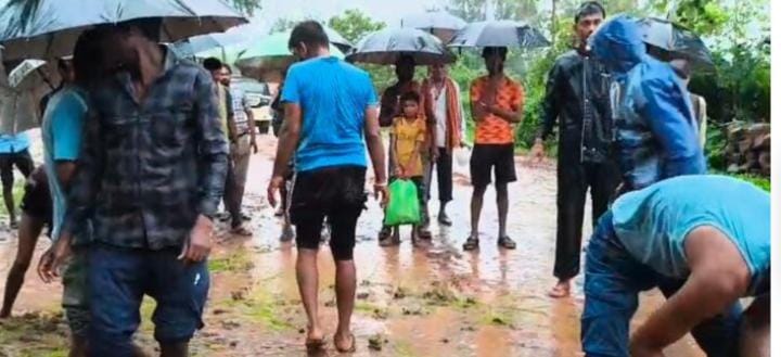 Villagers protest by planting paddy on muddy road in Sleemnabad’s Tigman Dewari, exposing administration