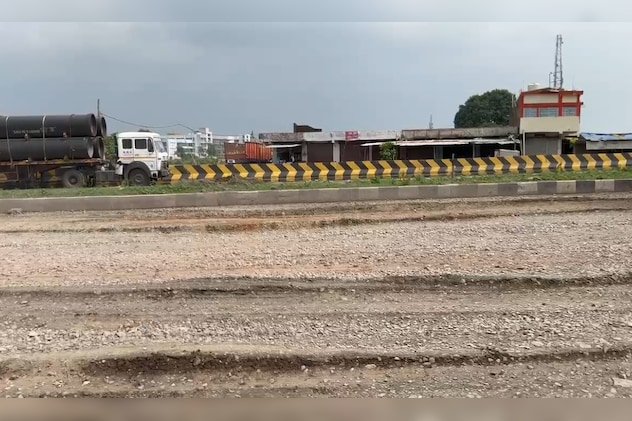 Damaged road of Manngawa overbridge in Rewa after first rain – mpsamwad.com exclusive image