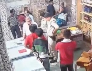 Jabalpur excise officer Sanjeev Dubey assaulting employee in viral video - corruption and power abuse case | mpsamwad.com