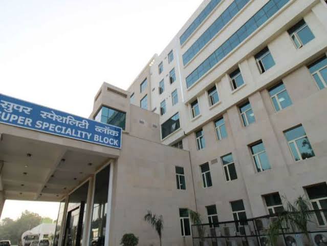 Damaged Ceiling and Unsafe Conditions at Gwalior Super Specialty Hospital – mpsamwad.com