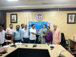 Farewell ceremony honoring retired Vidisha employees with PPO, saplings, and inspirational books
