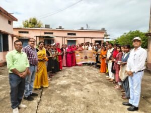 Participants making eco-friendly clay Ganesh idols during Mati Ganesh Abhiyan workshop in Reethi for environmental protection – mpsamwad.com