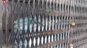 Viral video exposes fertilizer black marketing in Satna, cooperative manager suspended after 250 sacks found at home.