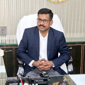 Satna Collector surprise inspection, missing doctor for six months, strict action against negligence in health and education department