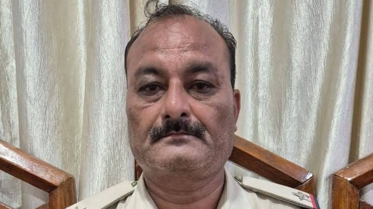 Lokayukta team catches Sidhi ASI taking 20 thousand bribe after demanding 50 thousand, police department in shock.