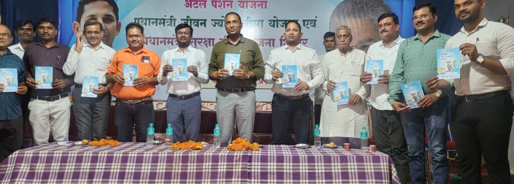 Balaghat journalists insurance camp with administration and union initiative for life, accident and pension schemes