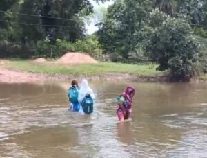 Tikamgarh Dunr Mohalla bridge problem