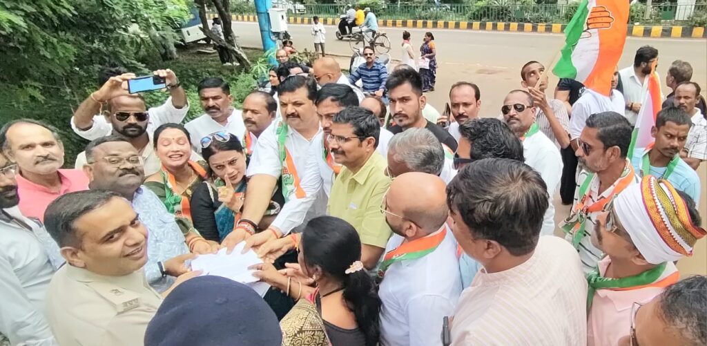 Congress protest in Katni against attack on Jitu Patwari, leaders submit memorandum demanding arrest, accuse BJP of protecting drug mafia