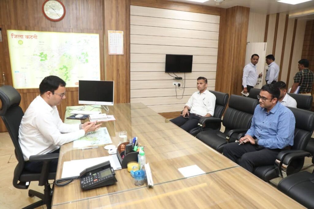 IAS Ashish Tiwari takes charge as new Katni Collector, replacing Dilip Kumar Yadav, citizens hopeful for change – mpsamwad.com