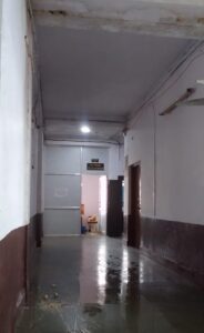 Old Katni Collectorate building showing seepage, water leakage, and falling plaster highlighting administrative negligence and safety risks.