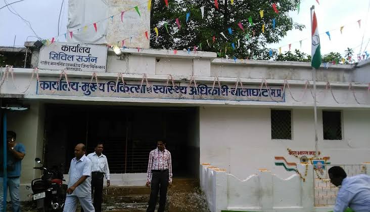 Balaghat CMHO accused of crores extortion in transfers scam, nurses and CHO bribery case