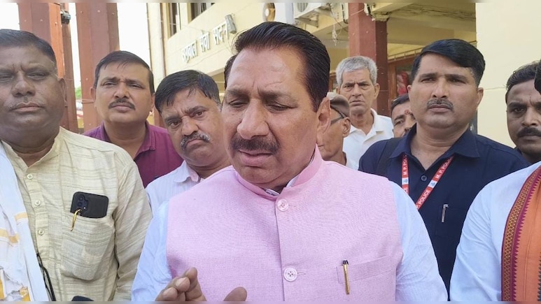 Agriculture Minister Edel Singh Kansana fertilizer distribution controversy in Bhind