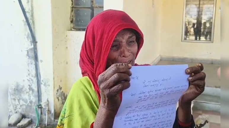 A poor widow in Panna pleading for justice after local goons seized her buffaloes while administration remains silent – mpsamwad.com