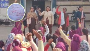 ASHA workers protesting for unpaid salary in Maihar Madhya Pradesh