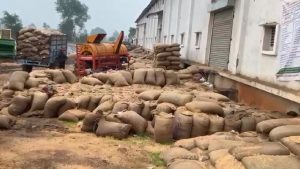 Balaghat administration seizing trucks involved in MSP paddy scam