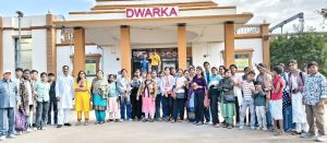 Shahdol school students visiting Somnath and Dwarka temples on an educational and cultural tour