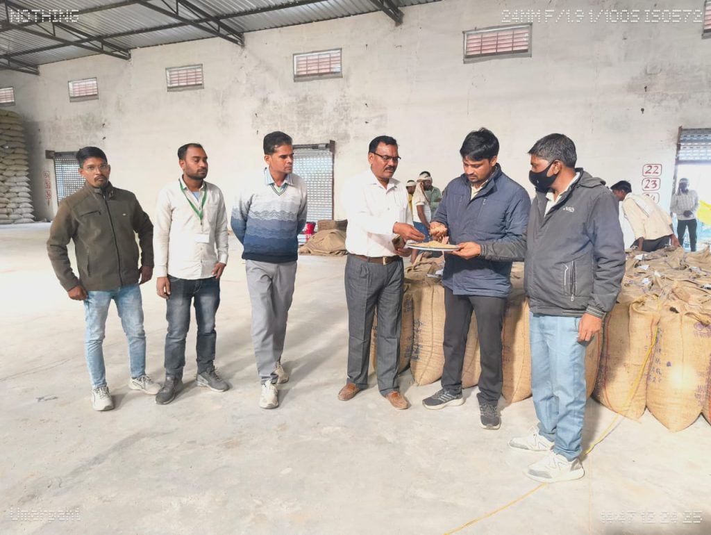 Transparent paddy procurement process with surveyors at Narsinghpur procurement center in Madhya Pradesh