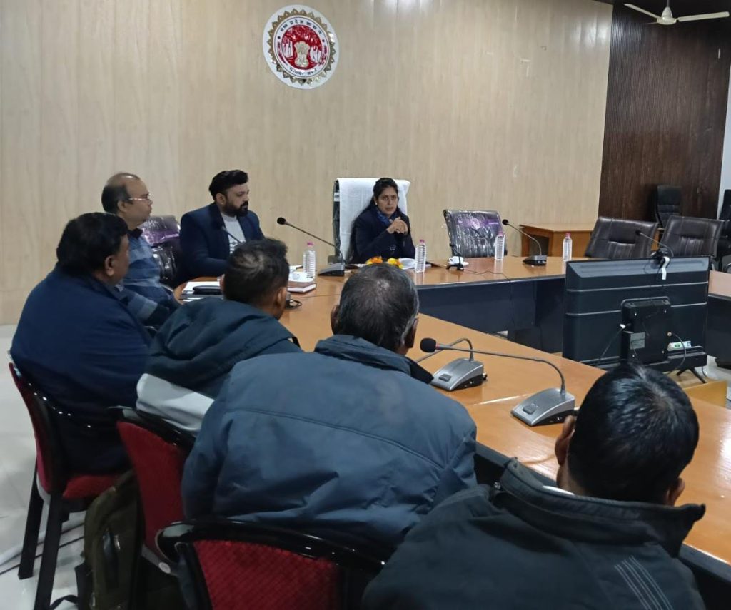 Katni administration promoting cage culture fish farming in district panchayat reservoirs for increased fisheries production