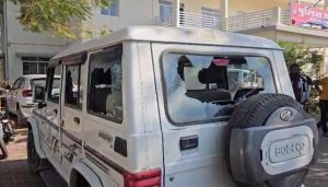 Stone pelting during demarcation in Ratlam village, police personnel injured