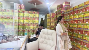 इंदौर मल्हारगंज में Food Safety की कार्रवाई — 10,500 लीटर मूंगफली और सरसों तेल जब्त, 11 सैंपल भोपाल लैब भेजे