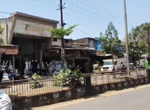 वारासिवनी में नजूल की सरकारी जमीन पर अवैध कब्जे से बनी दुकानें और व्यावसायिक कॉम्प्लेक्स